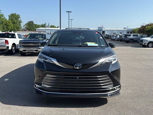 Used 2021 Toyota Sienna Platinum AWD/4WD image 8