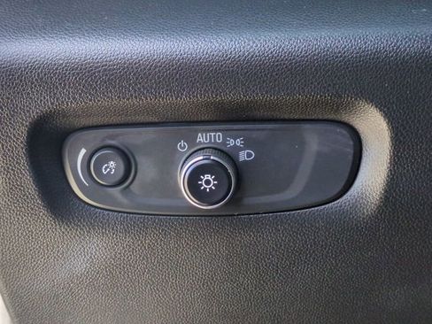 Used 2023 Chevrolet Traverse LT FWD image 23