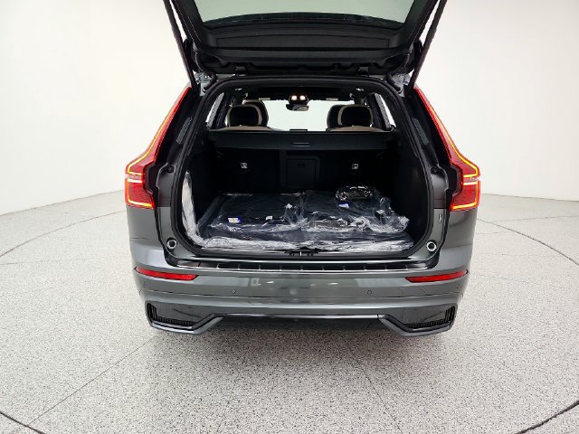 New 2027 Volvo XC60 B5 Plus AWD/4WD image 19