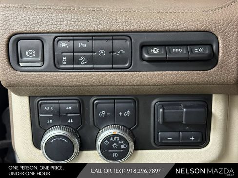 Used 2021 GMC Yukon Denali w/ Denali Premium Package AWD/4WD image 22