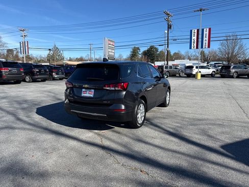 Used 2023 Chevrolet Equinox LT image 2