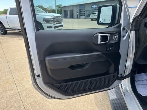 Used 2023 Jeep Wrangler Unlimited Sahara AWD/4WD image 13