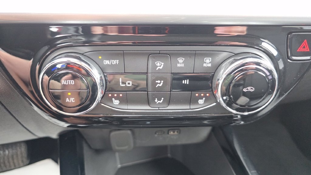 Used 2025 Chevrolet Trax LT w/ LT Convenience Package FWD image 31