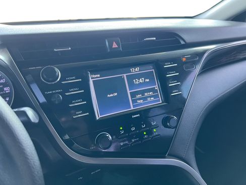 Used 2020 Toyota Camry LE image 15