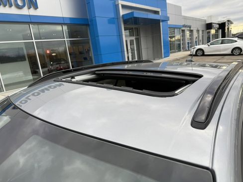 New 2026 Chevrolet Trax RS w/ Sunroof Package image 10