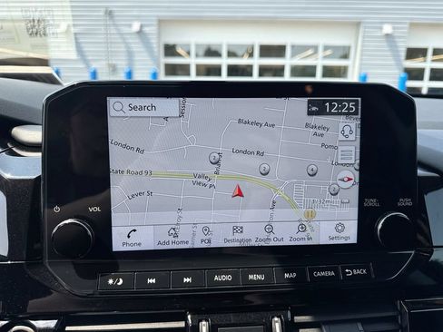 Used 2022 Nissan Pathfinder SL AWD/4WD image 11