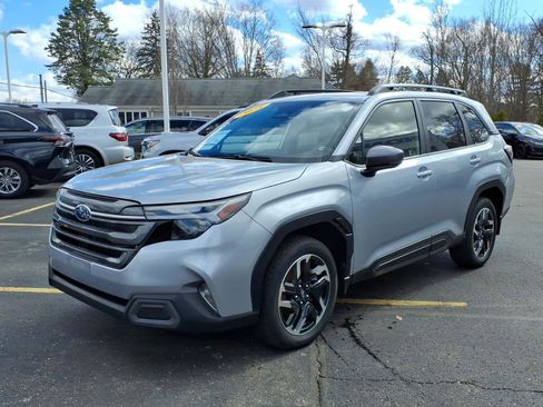 Used 2025 Subaru Forester Limited w/ Popular Package #2 image 3