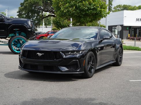 Used 2024 Ford Mustang GT RWD image 5
