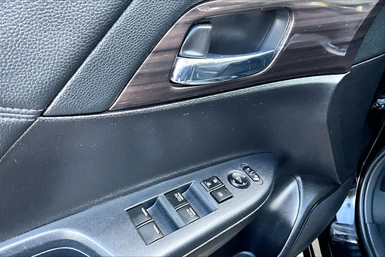 Used 2016 Honda Accord EX image 32