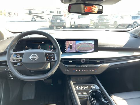 Used 2025 Nissan Murano SL image 10