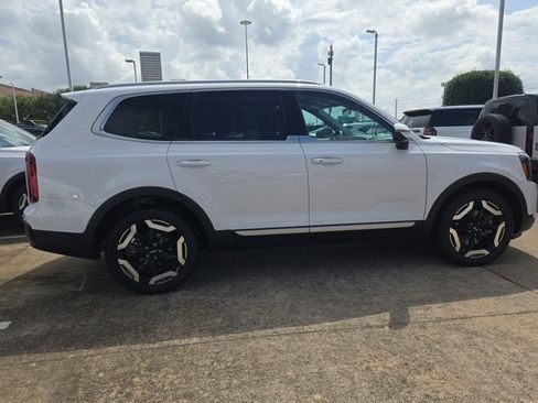 Used 2025 Kia Telluride S FWD image 4