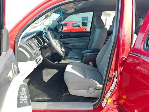 Used 2014 Toyota Tacoma PreRunner w/ SR5 Package RWD image 42