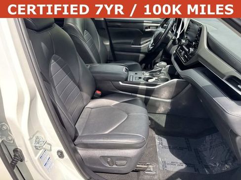 Used 2021 Toyota Highlander XLE image 9