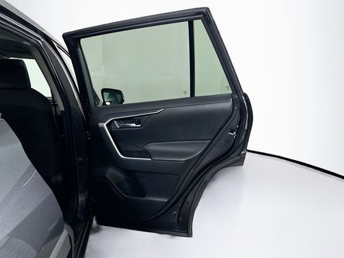Used 2025 Toyota RAV4 XLE FWD image 28