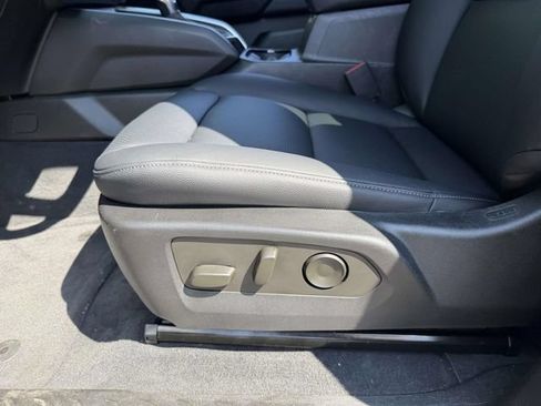 Used 2024 Chevrolet Colorado LT w/ LT Convenience Package II AWD/4WD image 15