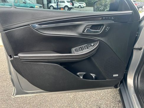 Used 2017 Chevrolet Impala Premier w/ Enhanced Convenience Package FWD image 12