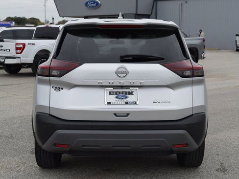 Used 2023 Nissan Rogue SV image 9