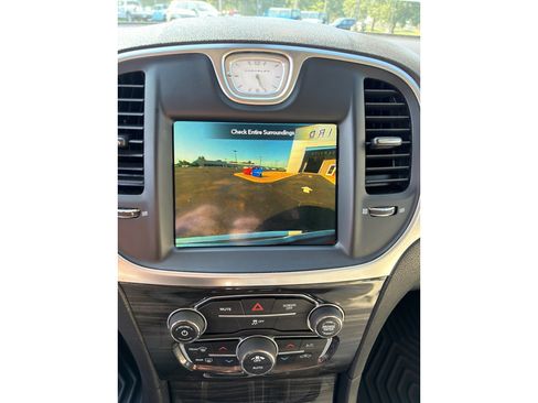 Used 2018 Chrysler 300 Touring L RWD image 17
