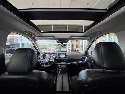 Used 2023 Nissan Rogue SV w/ SV Premium B Package FWD image 4