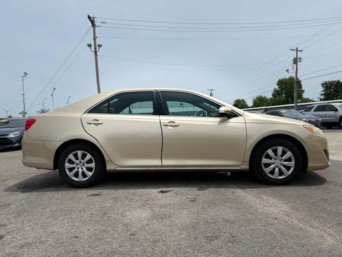 Used 2012 Toyota Camry LE FWD image 3