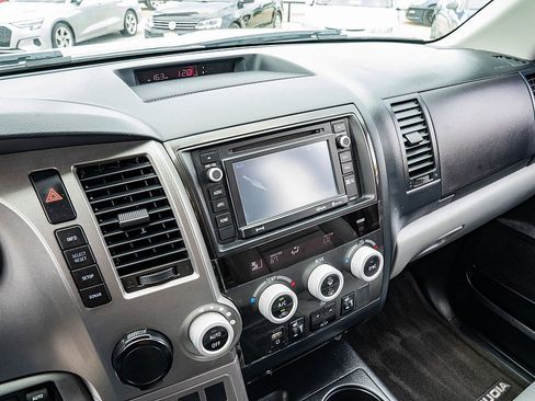 Used 2017 Toyota Sequoia SR5 w/ Premium Package RWD image 29