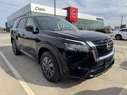Certified 2024 Nissan Pathfinder SV image 1