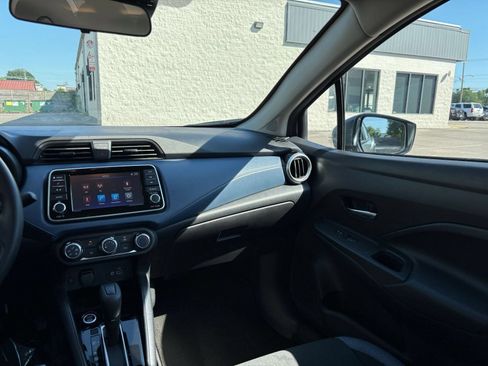 Used 2025 Nissan Versa SV FWD image 34