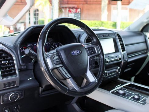 Used 2019 Ford Expedition Platinum image 19