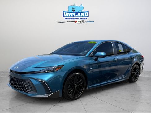 Used 2025 Toyota Camry SE w/ Convenience Package FWD image 7