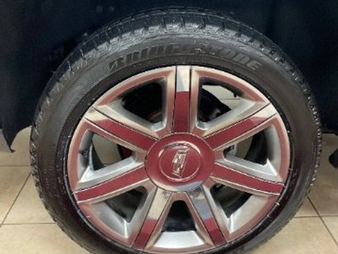 Used 2018 Cadillac Escalade ESV Luxury image 37