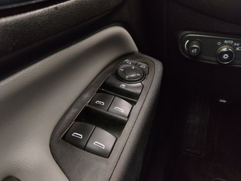 Used 2021 Chevrolet Equinox LS AWD/4WD image 27