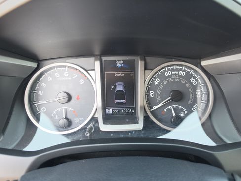 Used 2017 Toyota Tacoma SR5 w/ Tow Package RWD image 35