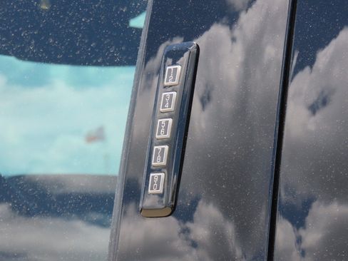 Certified 2022 Ford F150 Lariat w/ Equipment Group 502A High AWD/4WD image 19