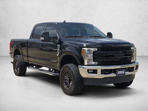 Used 2019 Ford F250 Lariat w/ Lariat Ultimate Package AWD/4WD image 3