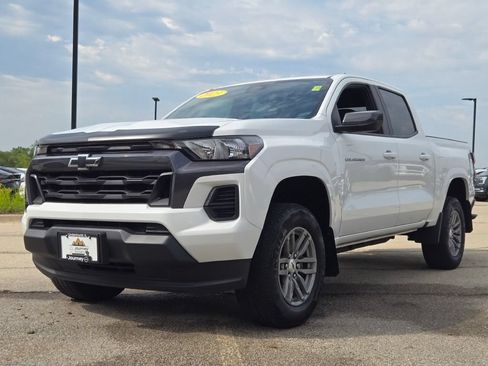 Used 2023 Chevrolet Colorado LT RWD image 4