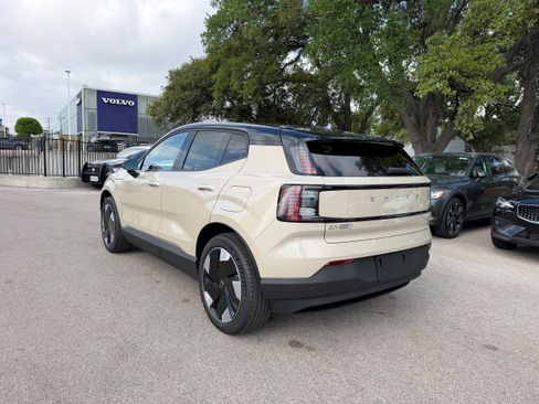 New 2026 Volvo EX30 Plus w/ Protection Package Premier image 4