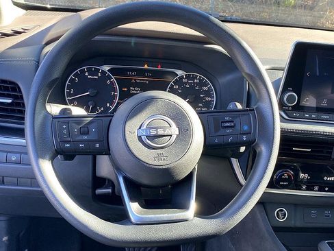 Used 2023 Nissan Rogue SV image 13