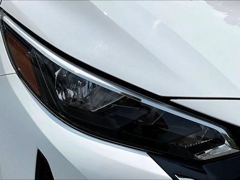 Used 2025 Nissan Sentra SV FWD image 34