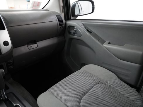 Used 2018 Nissan Frontier SV AWD/4WD image 13
