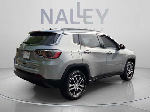 Used 2018 Jeep Compass Latitude w/ Popular Equipment Group FWD image 5
