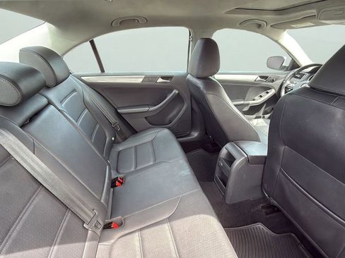 Used 2017 Volkswagen Jetta SE image 13