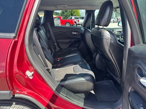 Used 2021 Jeep Cherokee Latitude Plus AWD/4WD image 19