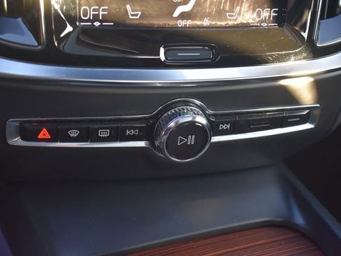 Used 2022 Volvo S60 B5 Momentum w/ Premium Package image 30