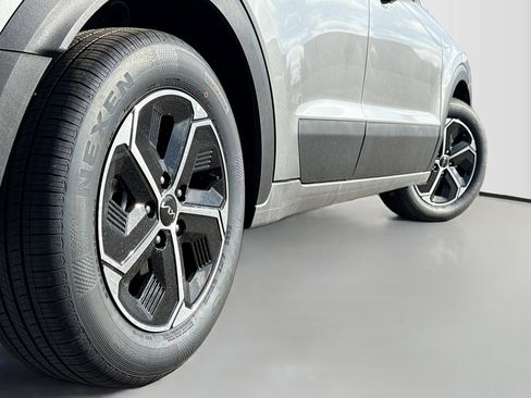 New 2026 Kia Niro LX image 13