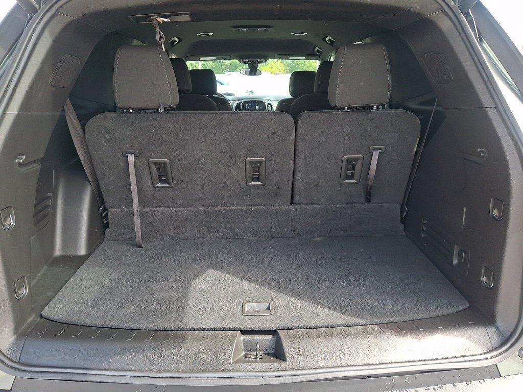 Certified 2023 Chevrolet Traverse LT FWD image 30