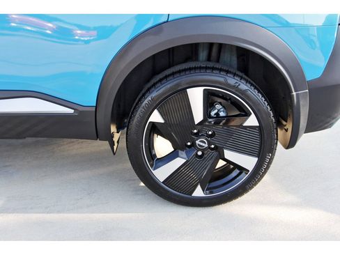 Certified 2025 Nissan Kicks SR w/ Interior Electronics Package FWD image 32