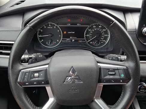 Used 2024 Mitsubishi Outlander SE AWD/4WD image 19