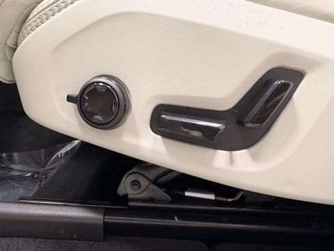 Used 2024 Volvo XC60 T8 Ultimate image 26