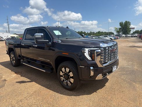 Used 2025 GMC Sierra 2500 Denali w/ Denali Reserve Package AWD/4WD image 11