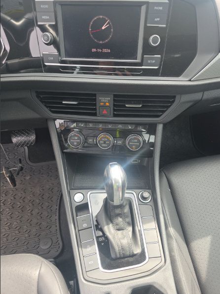 Used 2019 Volkswagen Jetta SE w/ Cold Weather Package FWD image 6